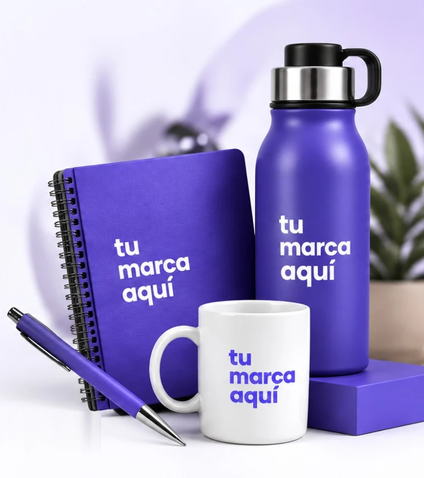 Termo, cuaderno, taza y lápiz morados con el texto tu marca aquí